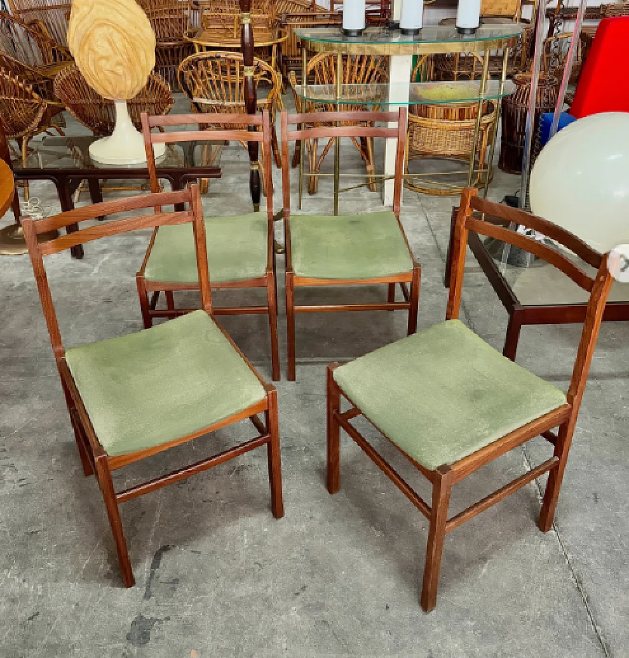 4 Wooden and plastic chairs, 20th century 1