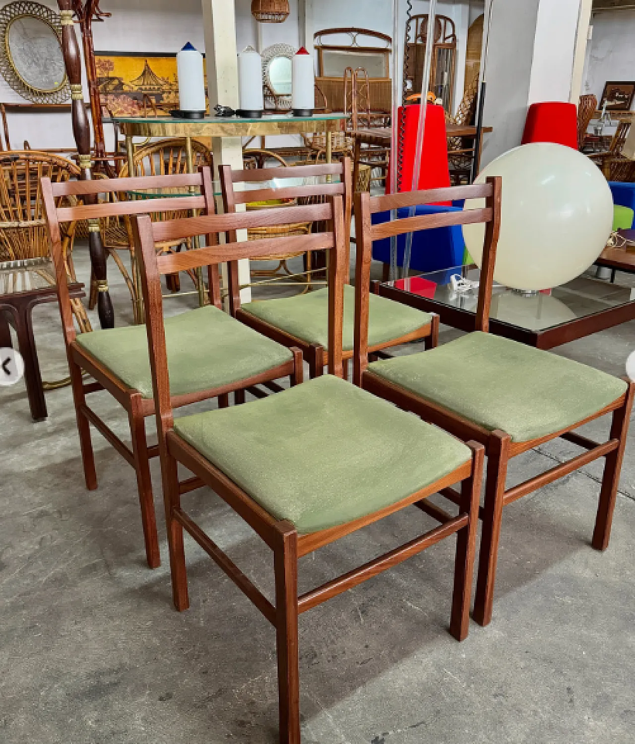 4 Wooden and plastic chairs, 20th century 2