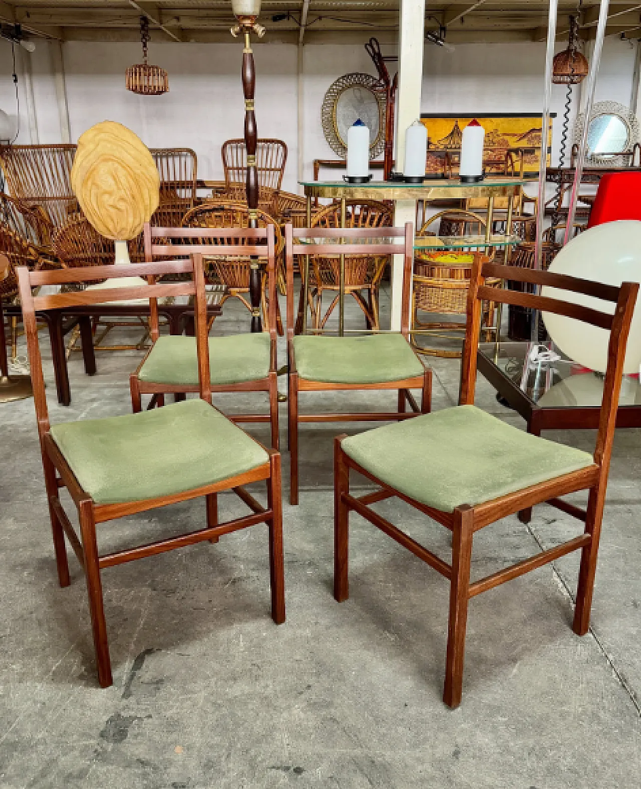 4 Wooden and plastic chairs, 20th century 3