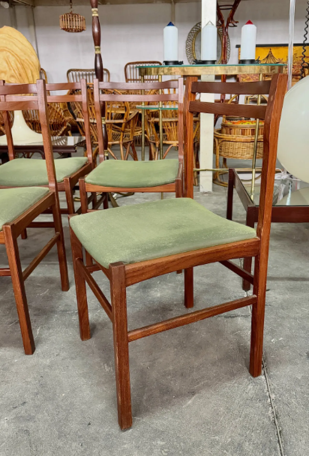 4 Wooden and plastic chairs, 20th century 7