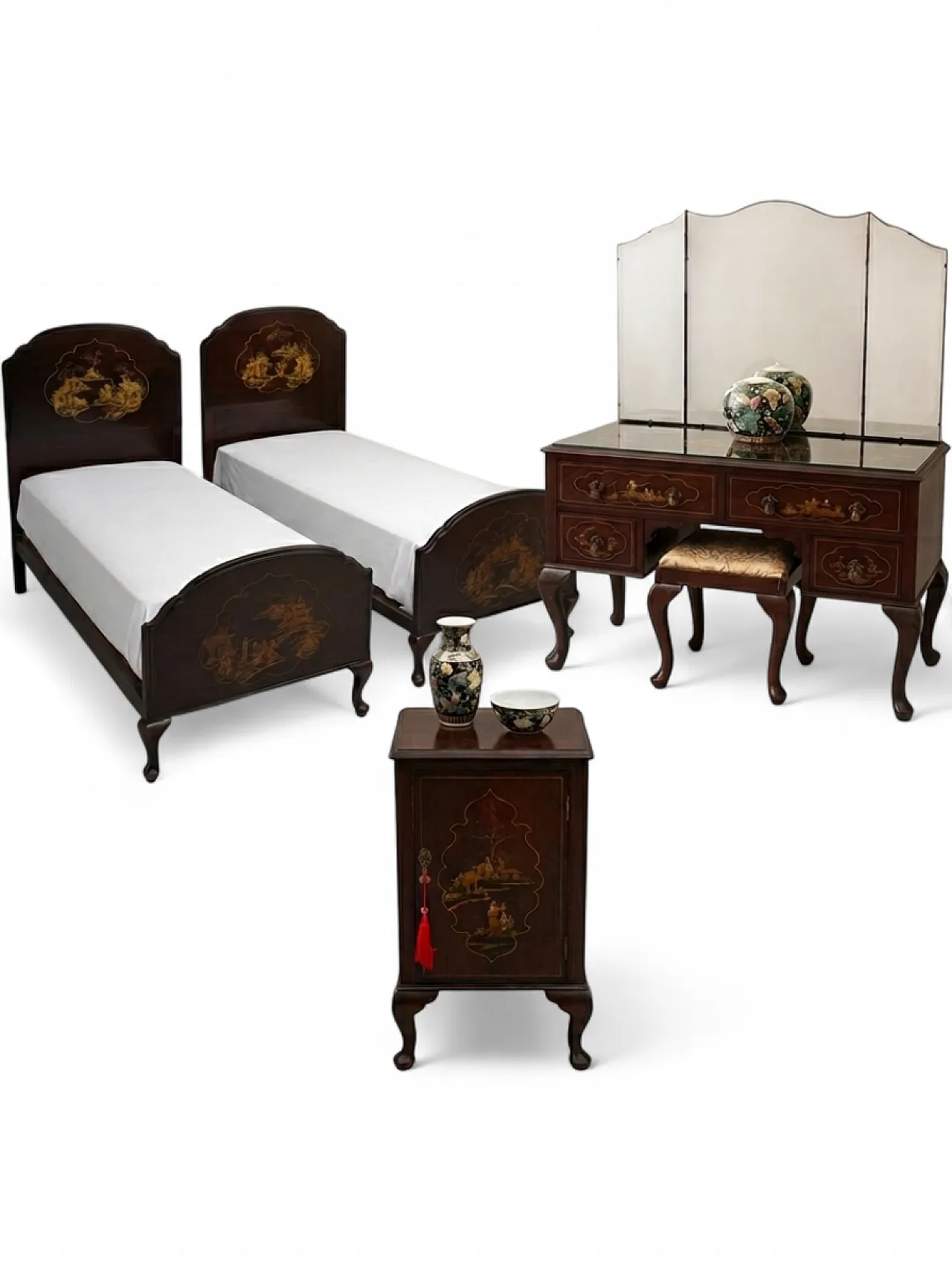 Queen Anne mahogany chinoiserie bedroom, 5 Pieces, 19th century 6
