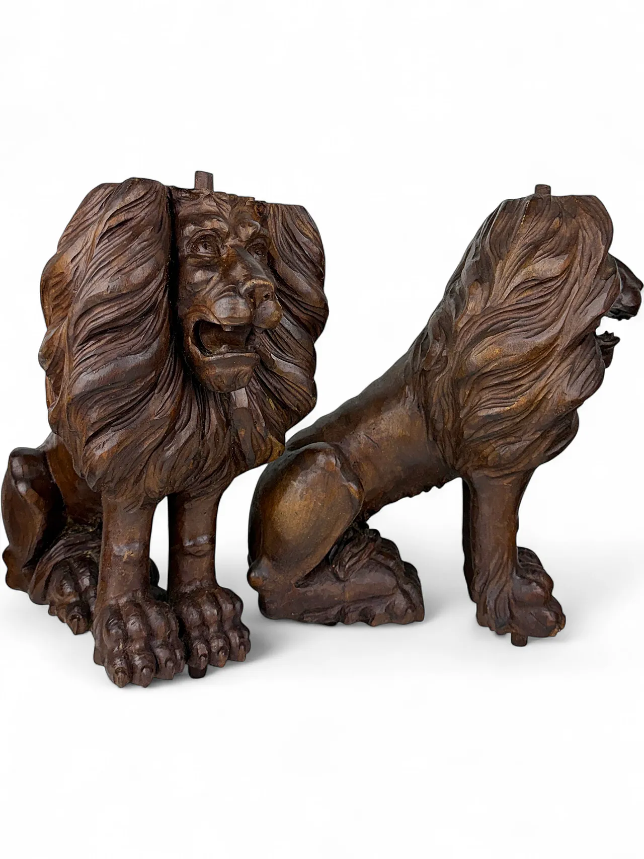 Pair of hand carved wooden lions, early 20th century 18