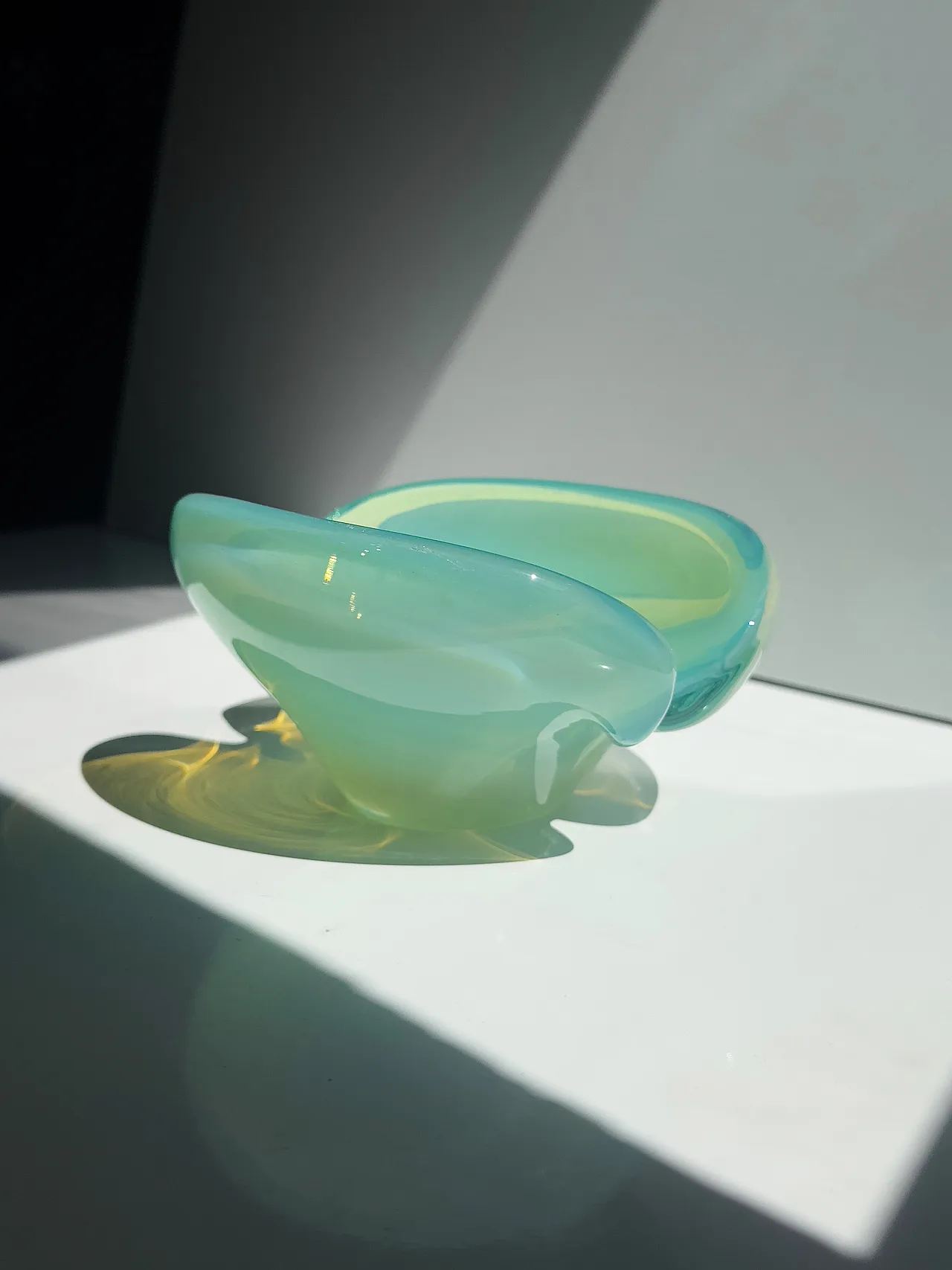 Murano uranium glass ashtray / vide poche, sommerso glass, 1950s 1