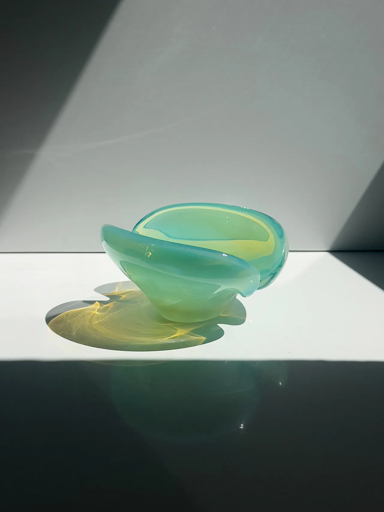 Murano uranium glass ashtray / vide poche, sommerso glass, 1950s 5