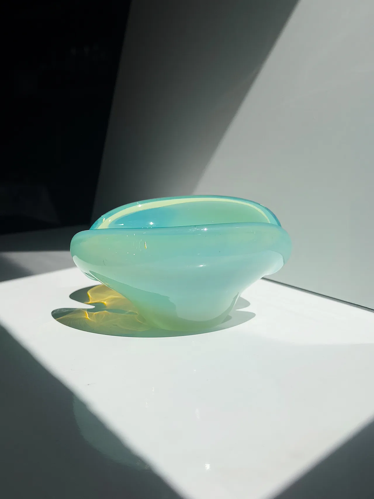 Murano uranium glass ashtray / vide poche, sommerso glass, 1950s 6