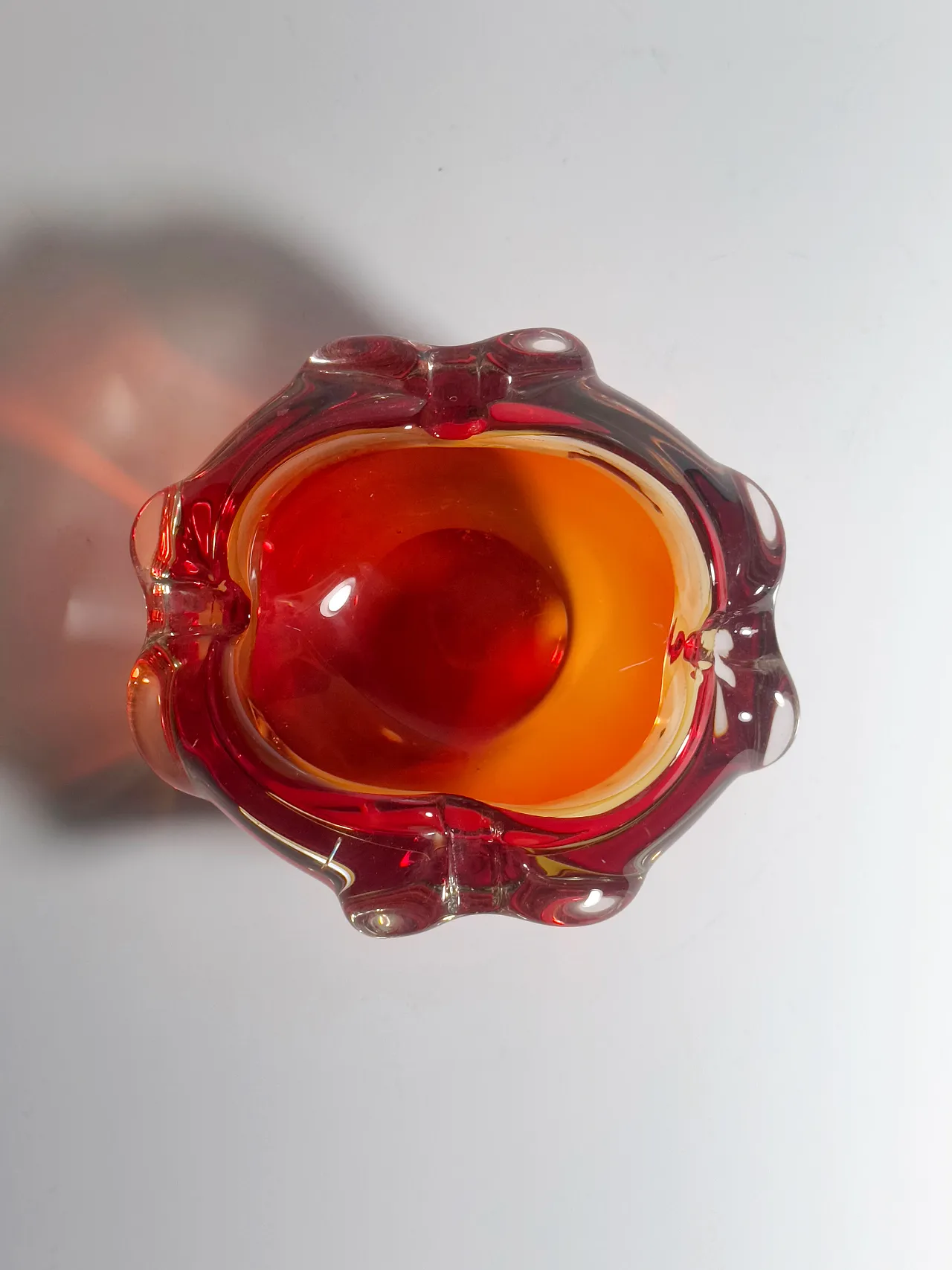 Posacenere in vetro in stile boemo, rosso e arancione, anni '60 3