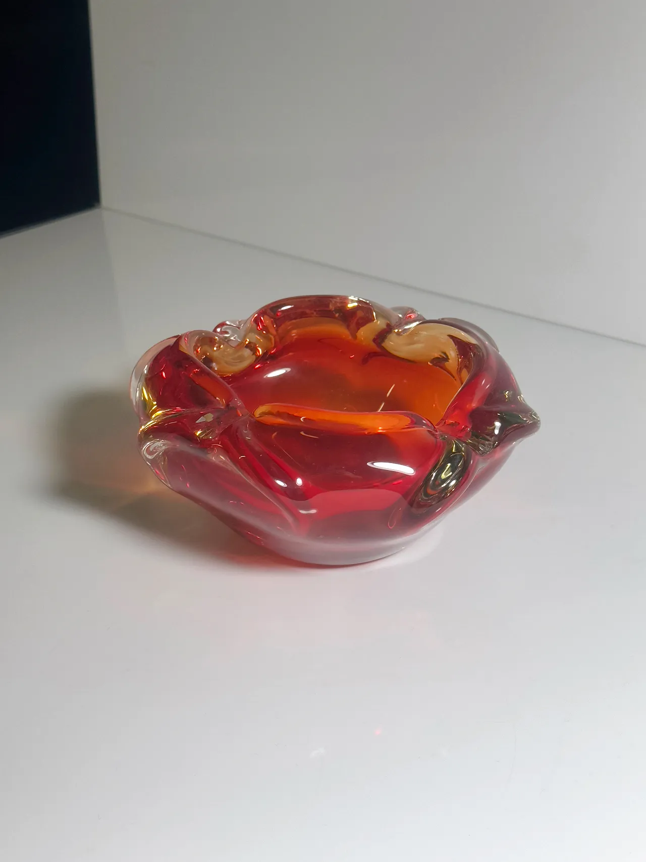 Posacenere in vetro in stile boemo, rosso e arancione, anni '60 5