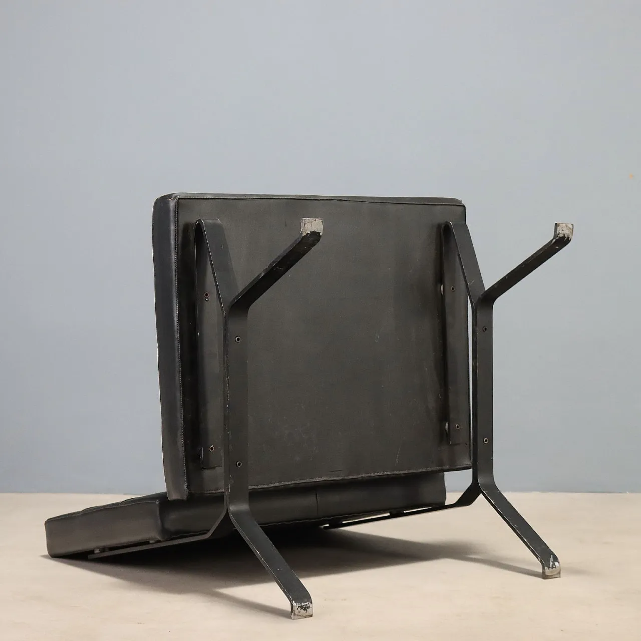 Armchair to be renovated, 1970s 10