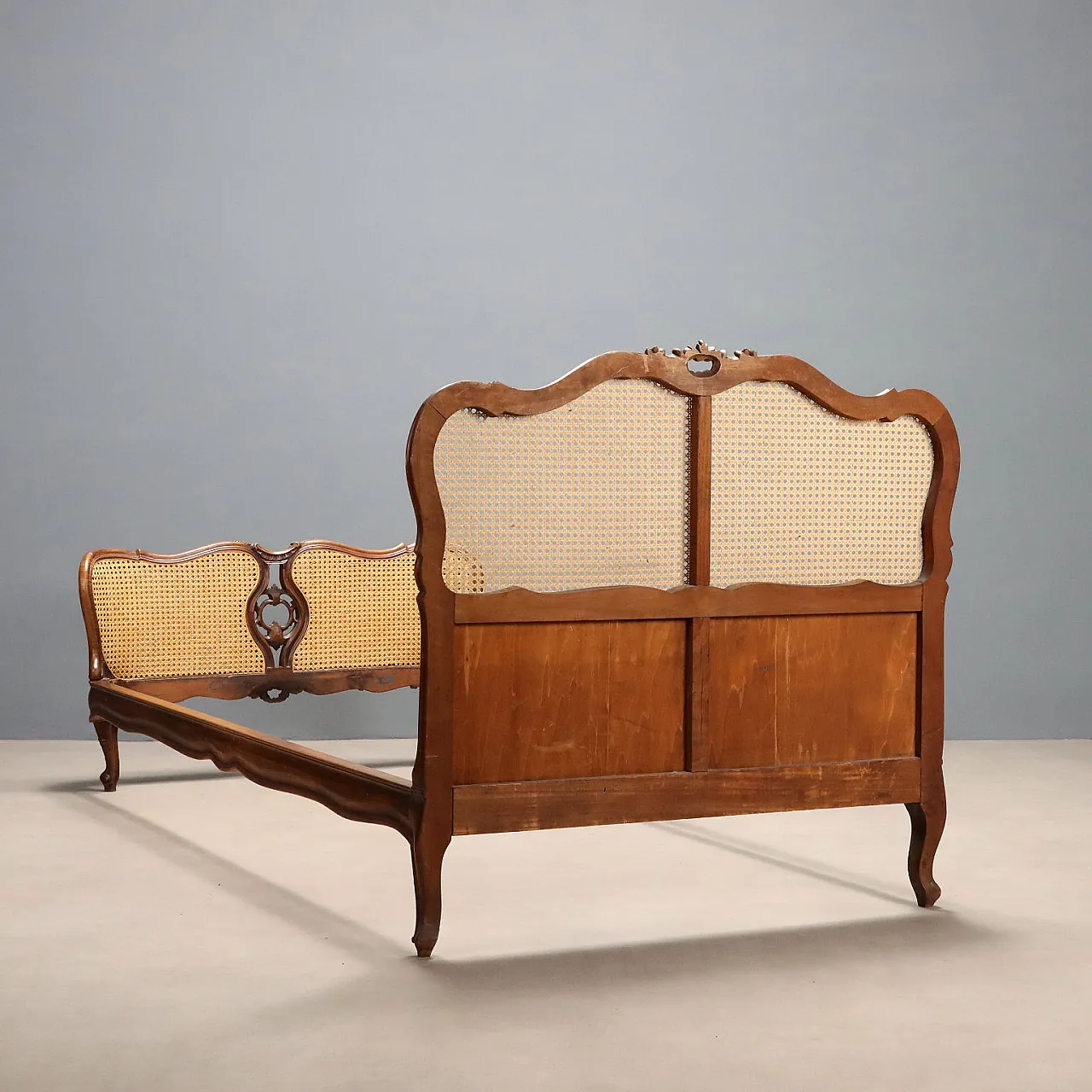 Letto singolo in stile Barocchetto in noce, '900 10