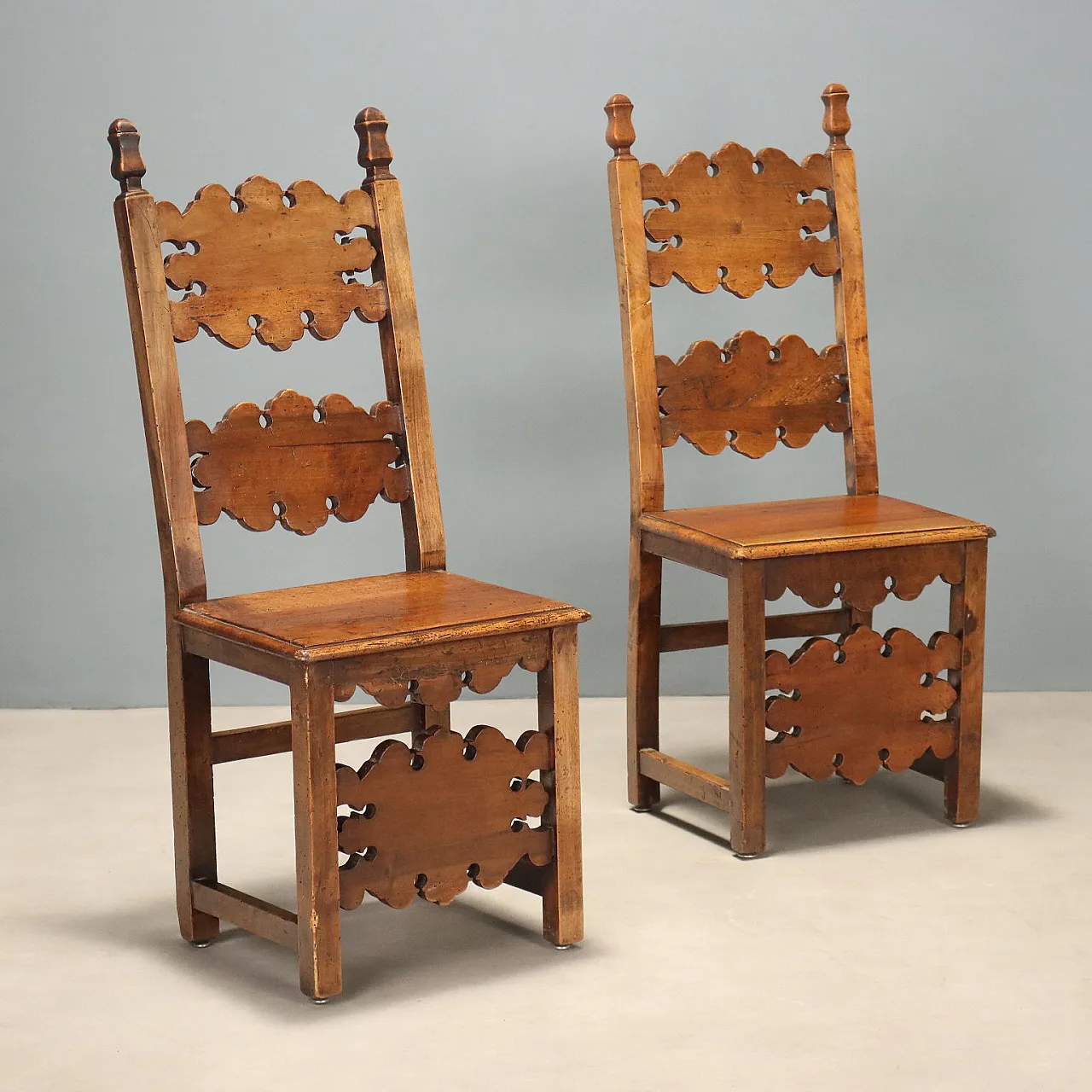 Pair of Baroque walnut chairs, 18th century 1