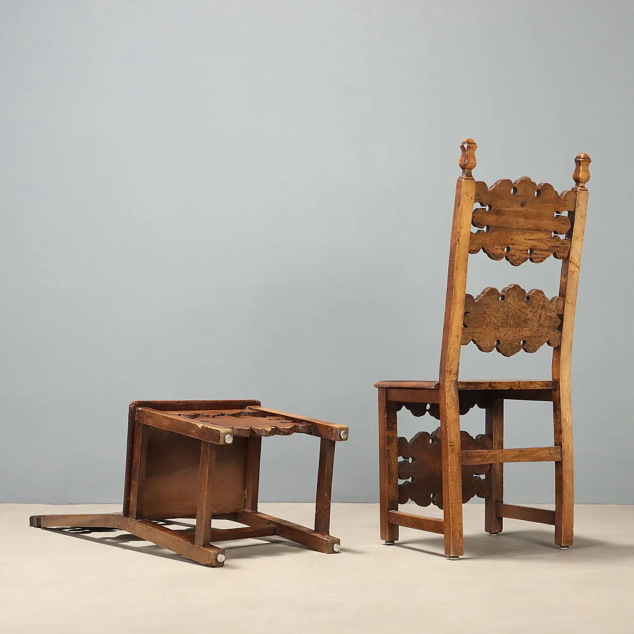 Pair of Baroque walnut chairs, 18th century 8