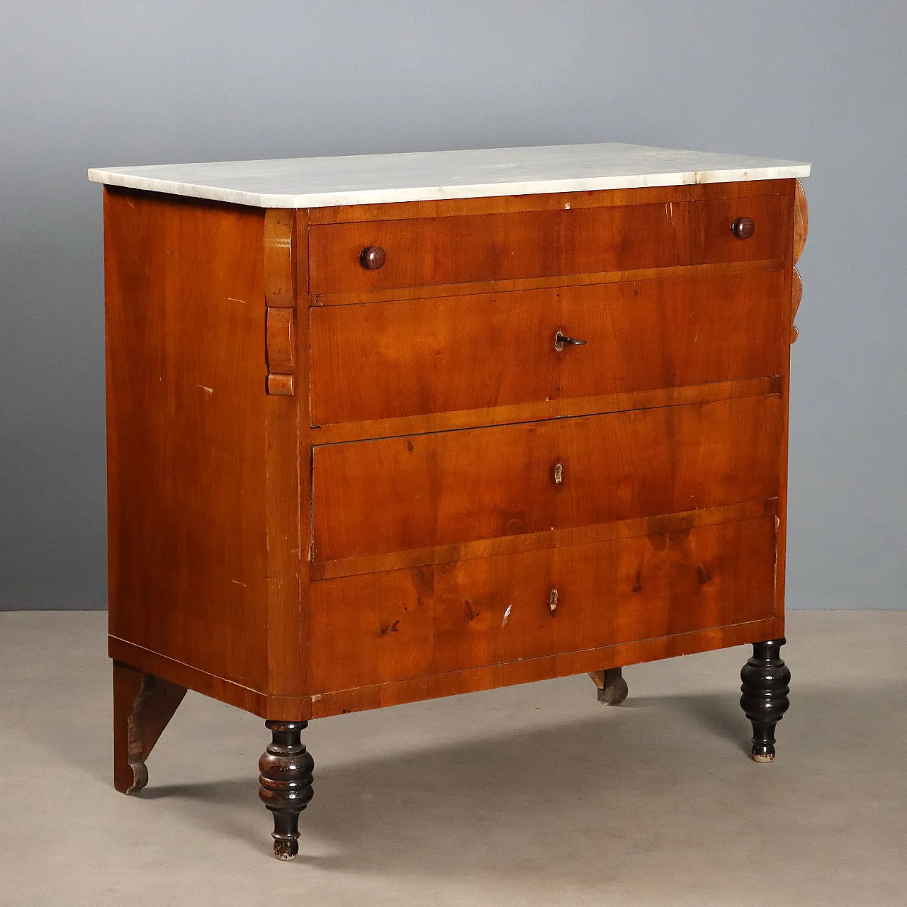 Mahogany chest of drawers, 19th century 1