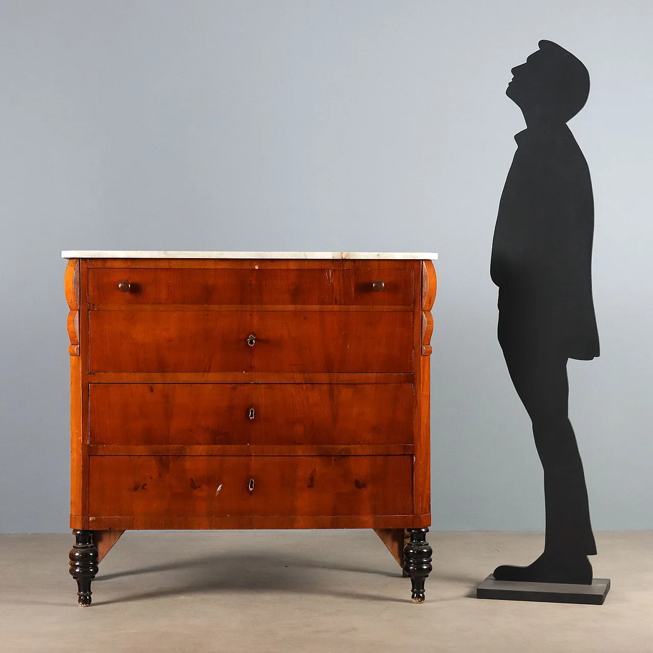 Mahogany chest of drawers, 19th century 3