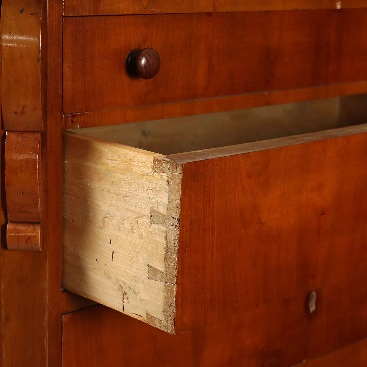 Mahogany chest of drawers, 19th century 6