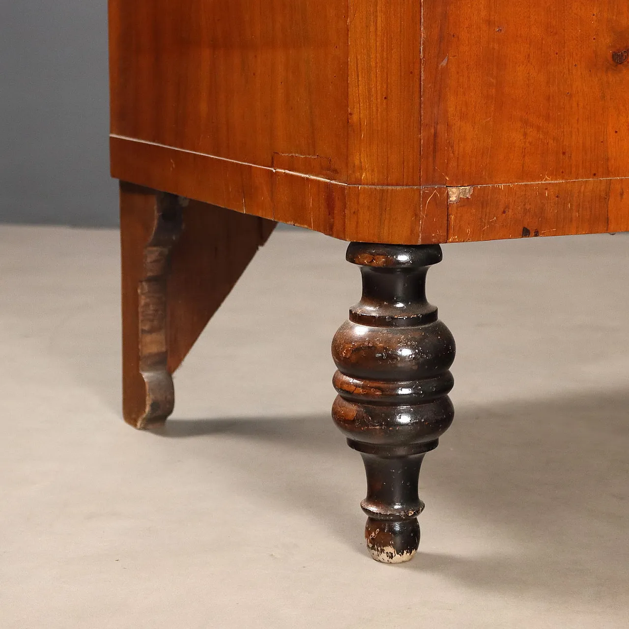 Mahogany chest of drawers, 19th century 9