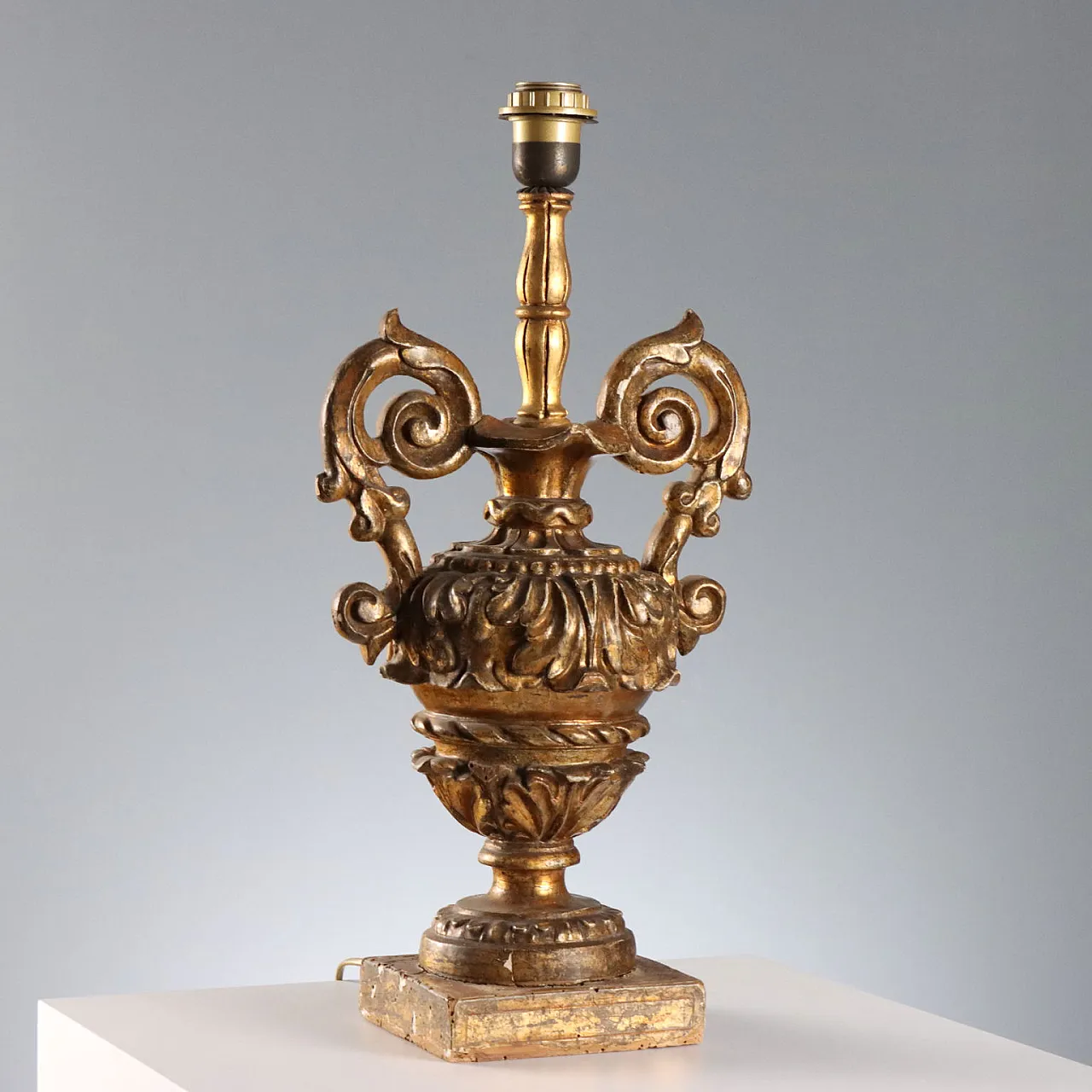 Neoclassical carved vase transformed into a lamp, 19th century 1