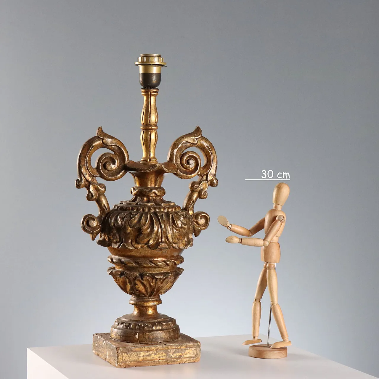 Neoclassical carved vase transformed into a lamp, 19th century 2