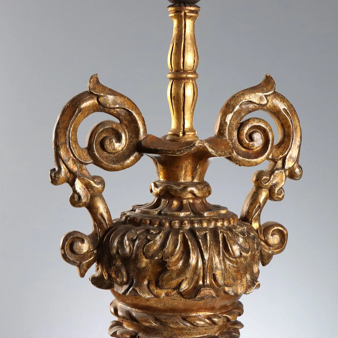 Neoclassical carved vase transformed into a lamp, 19th century 3