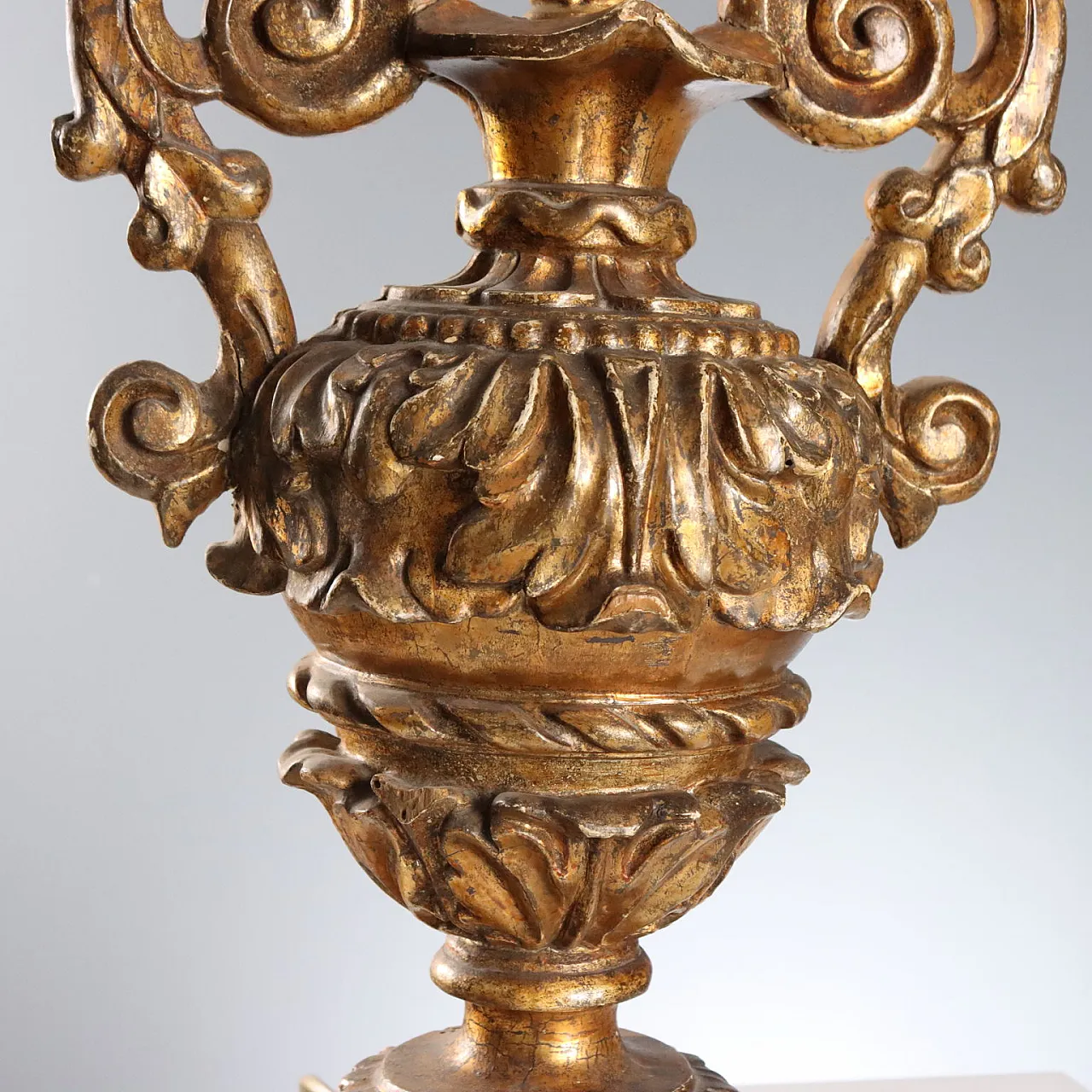 Neoclassical carved vase transformed into a lamp, 19th century 5