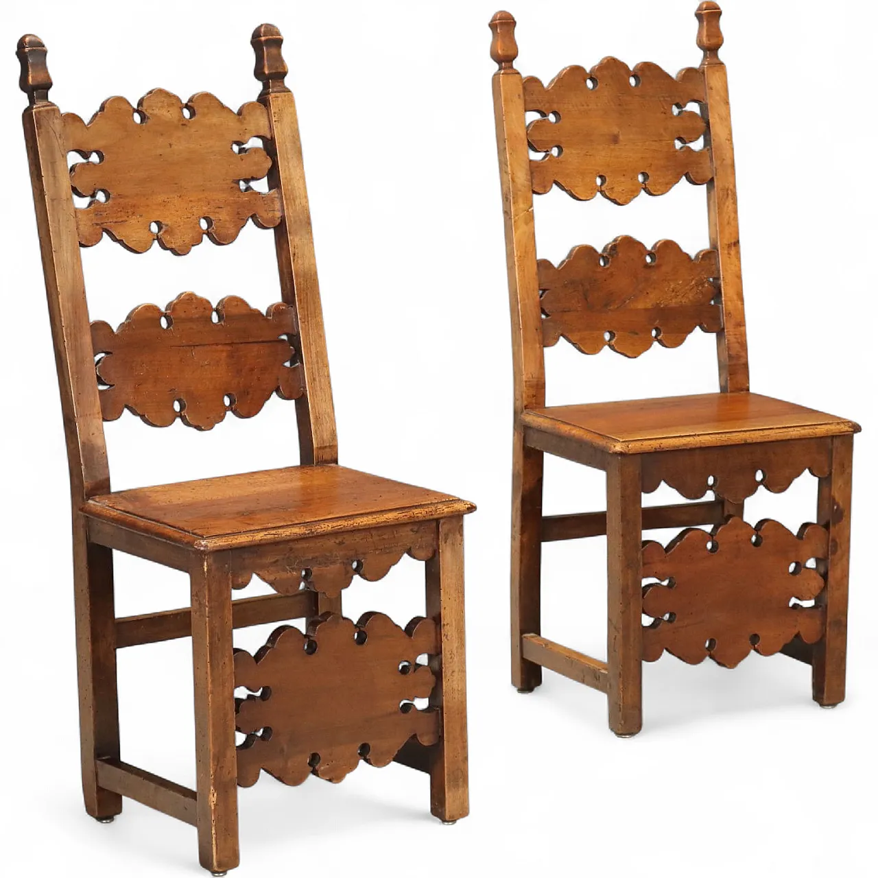 Pair of Baroque walnut chairs, 18th century 9
