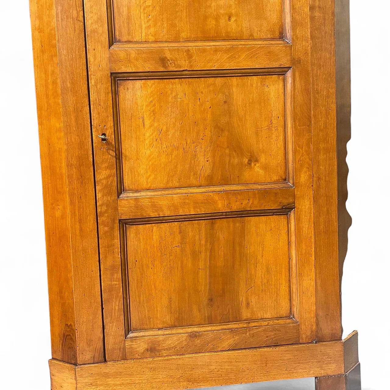 Tuscan corner cupboard  in solid walnut, early 19th century 10