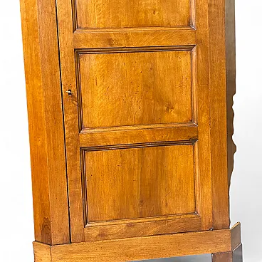 Tuscan corner cupboard  in solid walnut, early 19th century