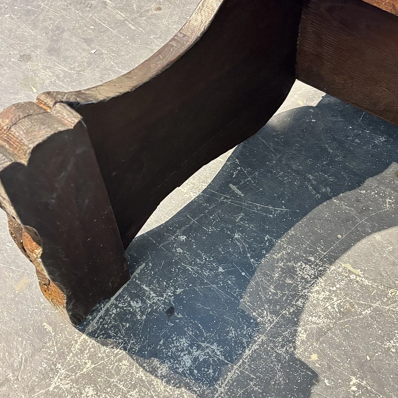 Umbrian chestnut bench, 18th century 9