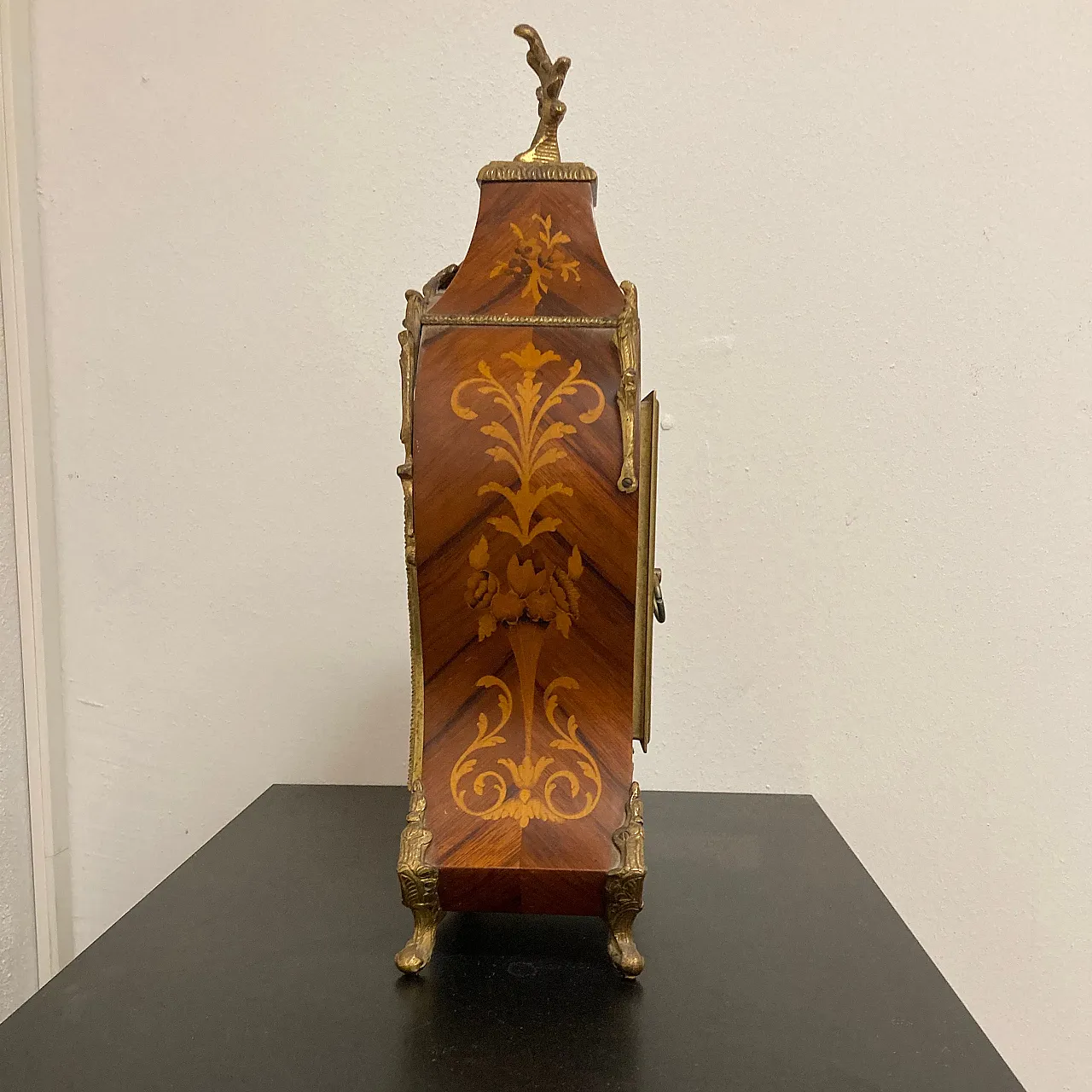 Mantel clock with gilded bronze frame and inlays, 1960s 2