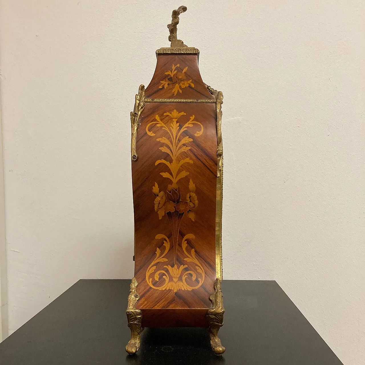 Mantel clock with gilded bronze frame and inlays, 1960s 3
