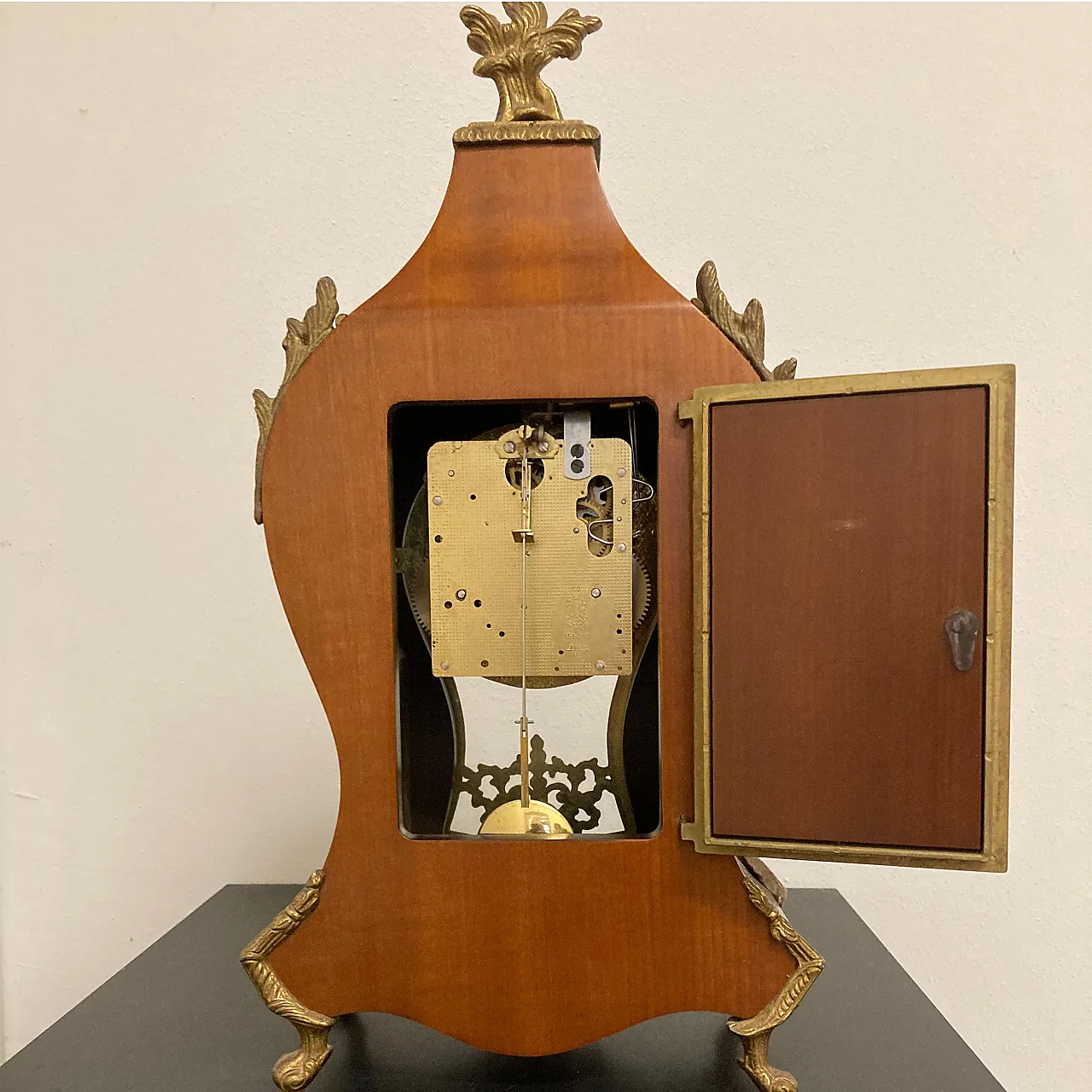 Mantel clock with gilded bronze frame and inlays, 1960s 4