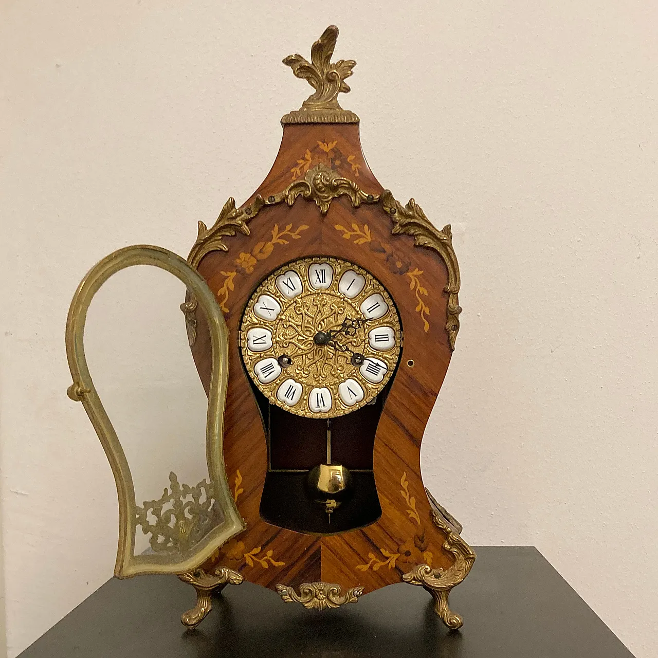 Mantel clock with gilded bronze frame and inlays, 1960s 7