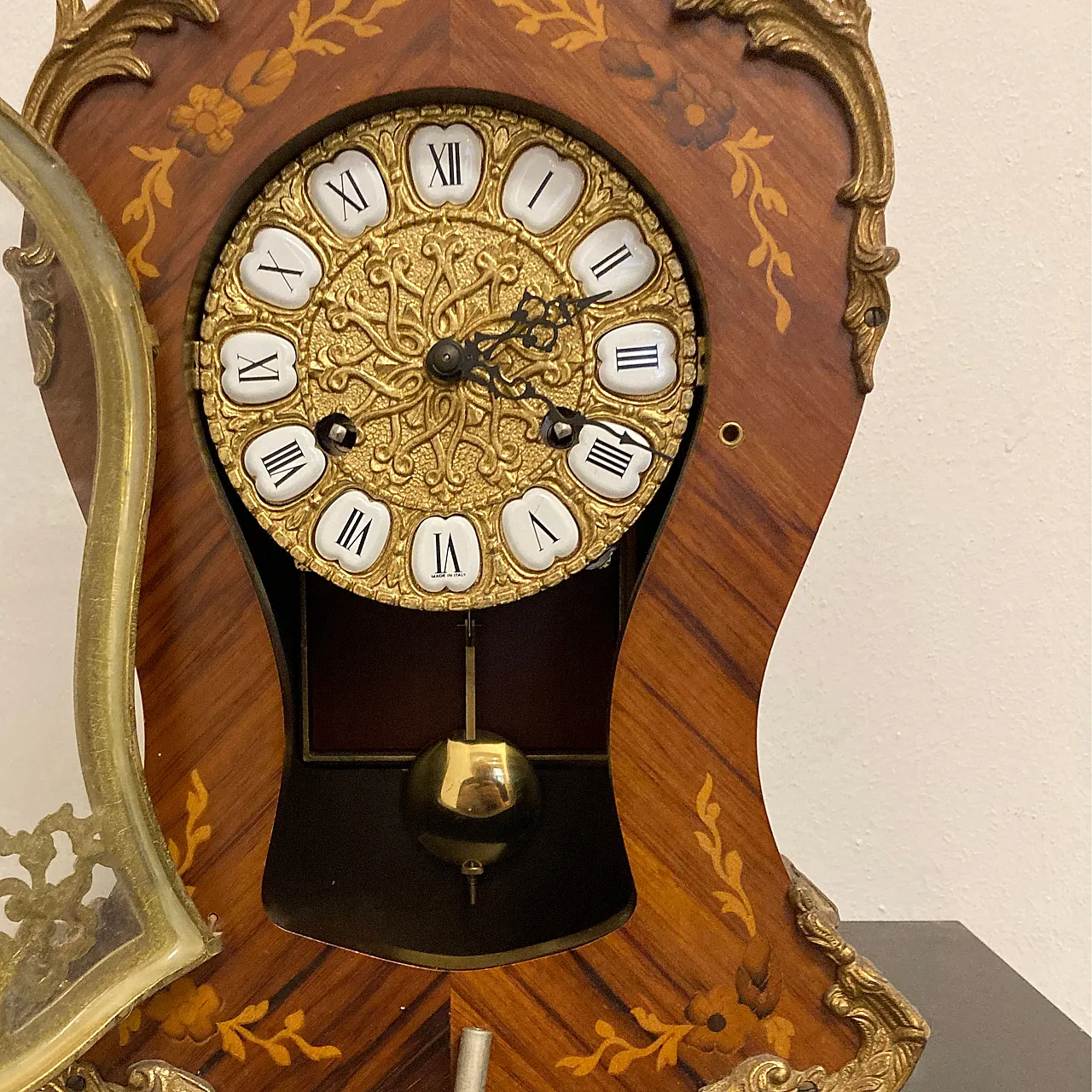 Mantel clock with gilded bronze frame and inlays, 1960s 9