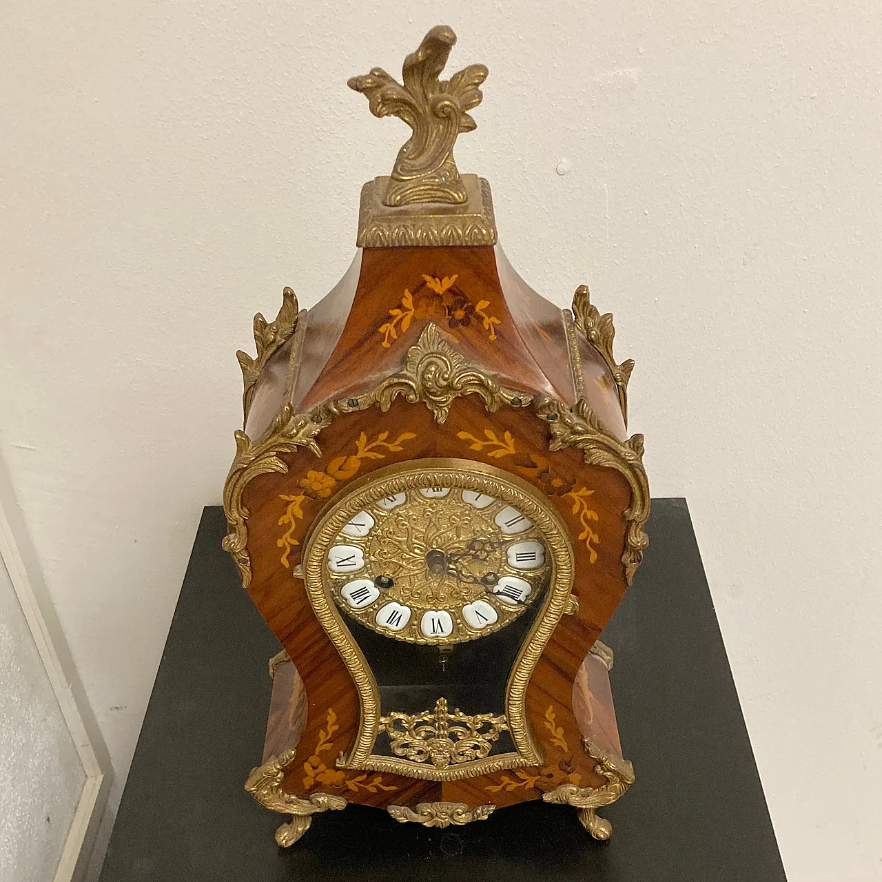 Mantel clock with gilded bronze frame and inlays, 1960s 10