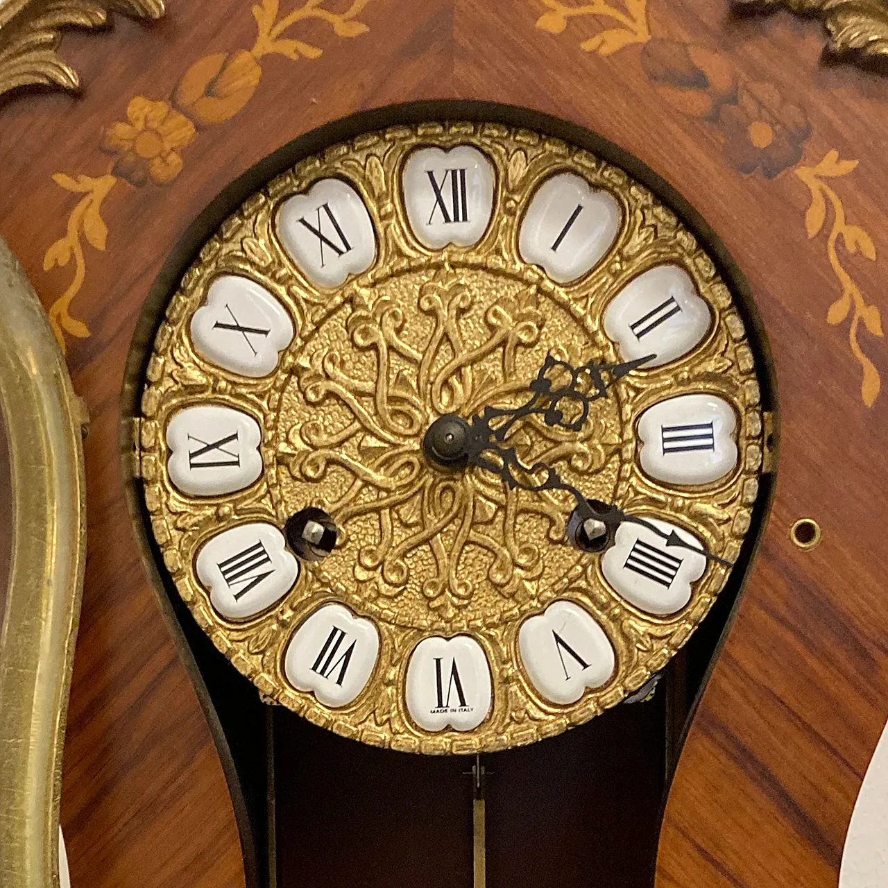 Mantel clock with gilded bronze frame and inlays, 1960s 11