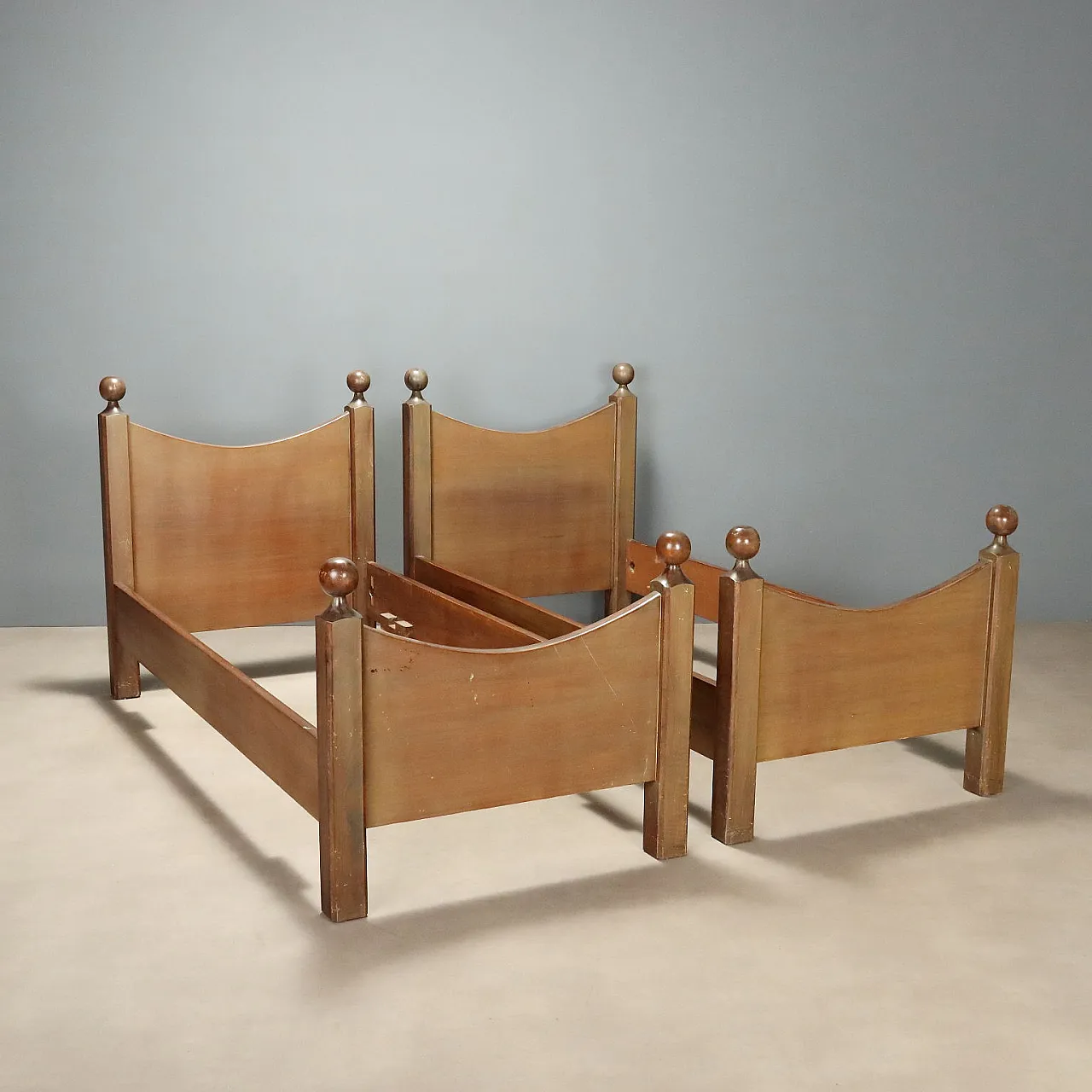 Coppia di letti stile Luigi Caccia Dominioni, anni '60 1