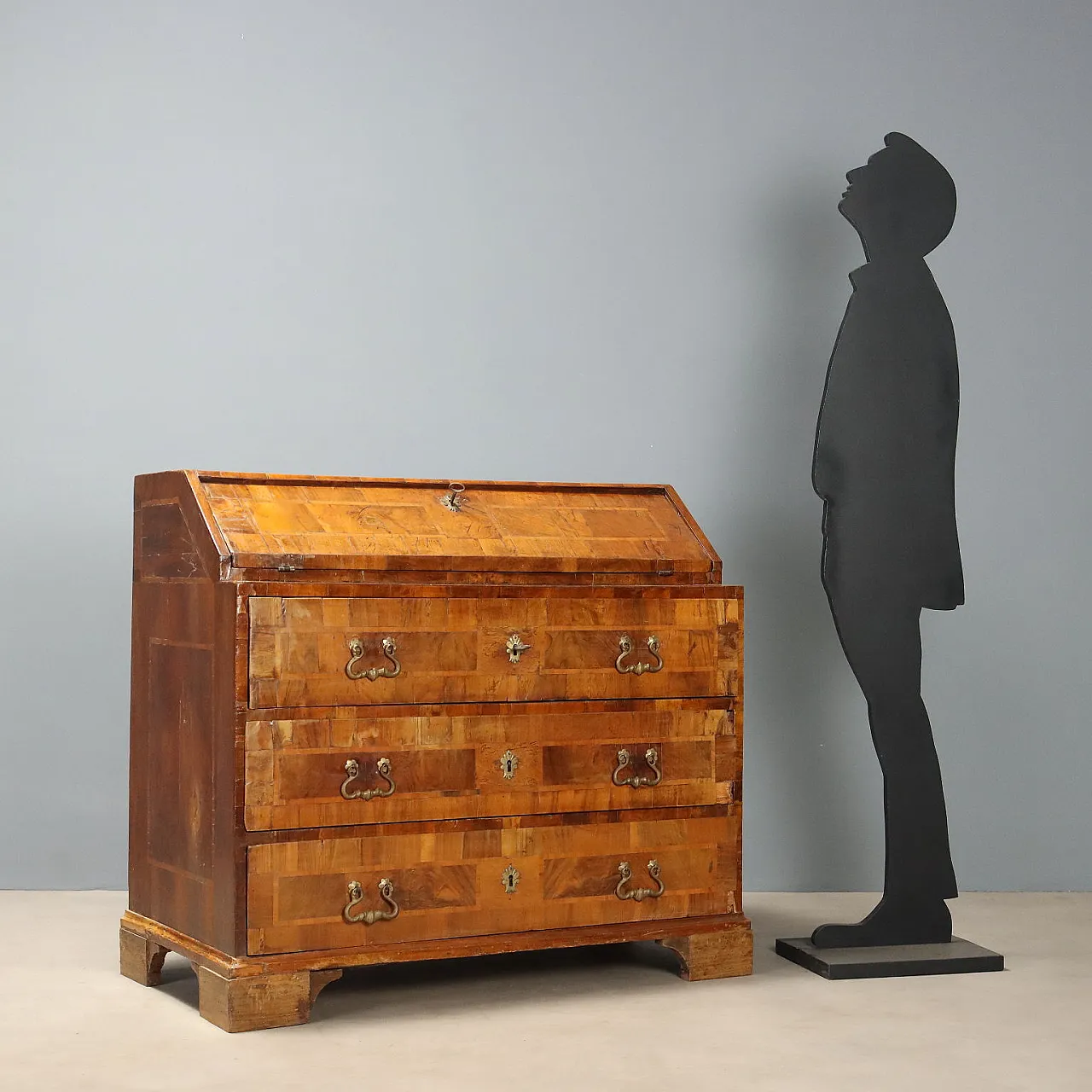 Walnut flap, 18th century 2