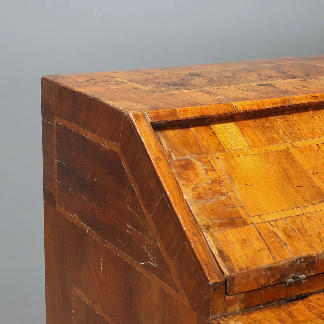 Walnut flap, 18th century 4