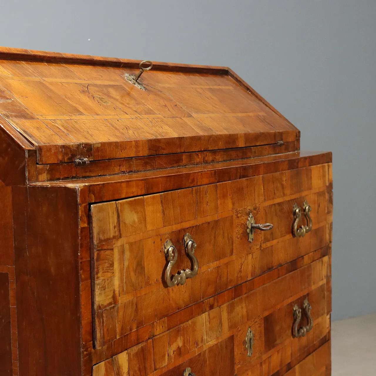 Walnut flap, 18th century 5