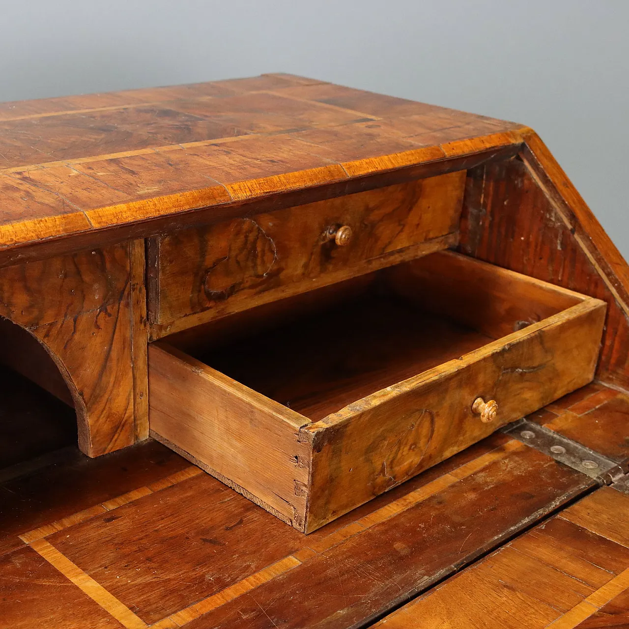 Walnut flap, 18th century 7