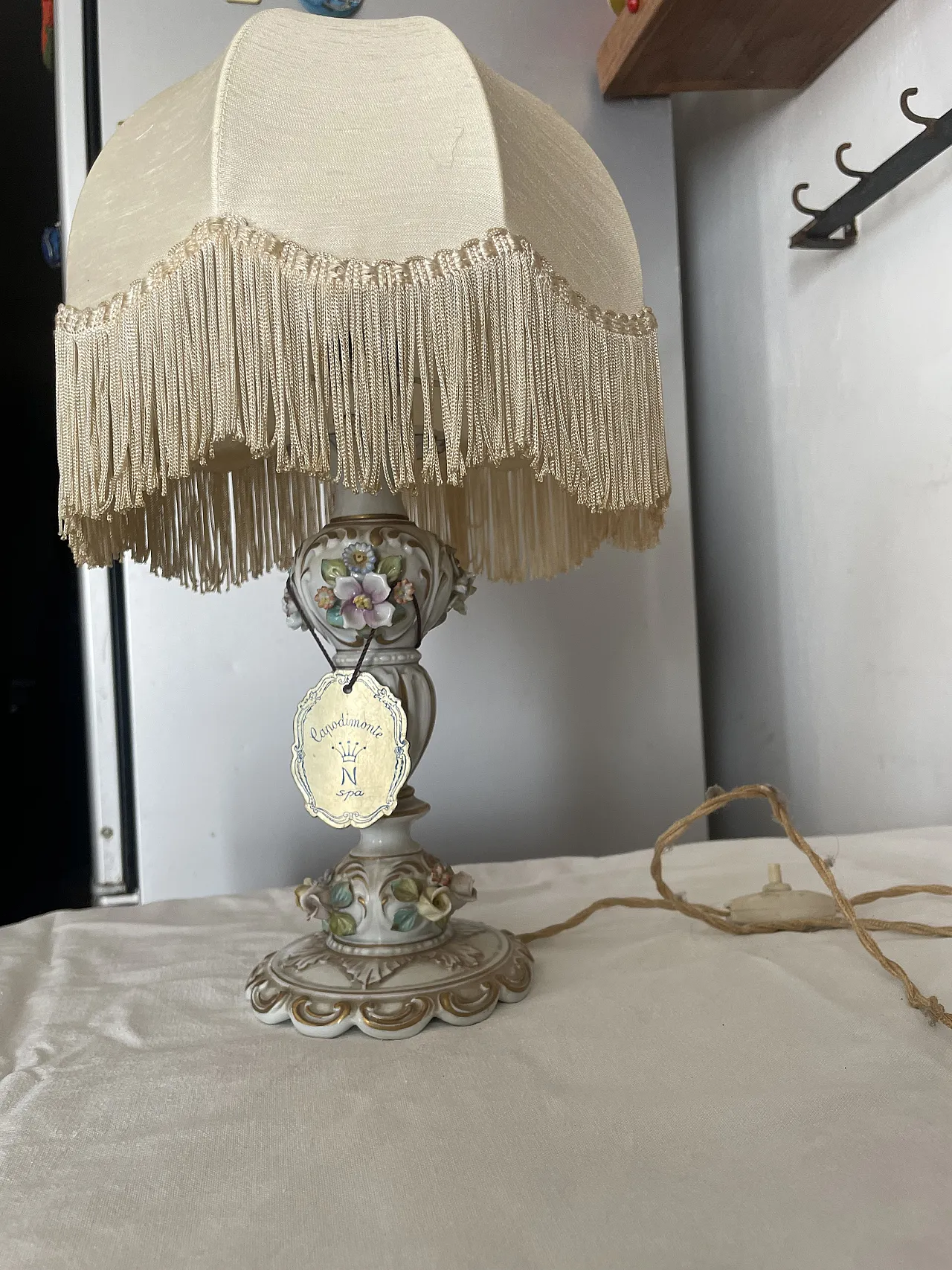Capodimonte S.p.A. porcelain table lamp, 1960s 3