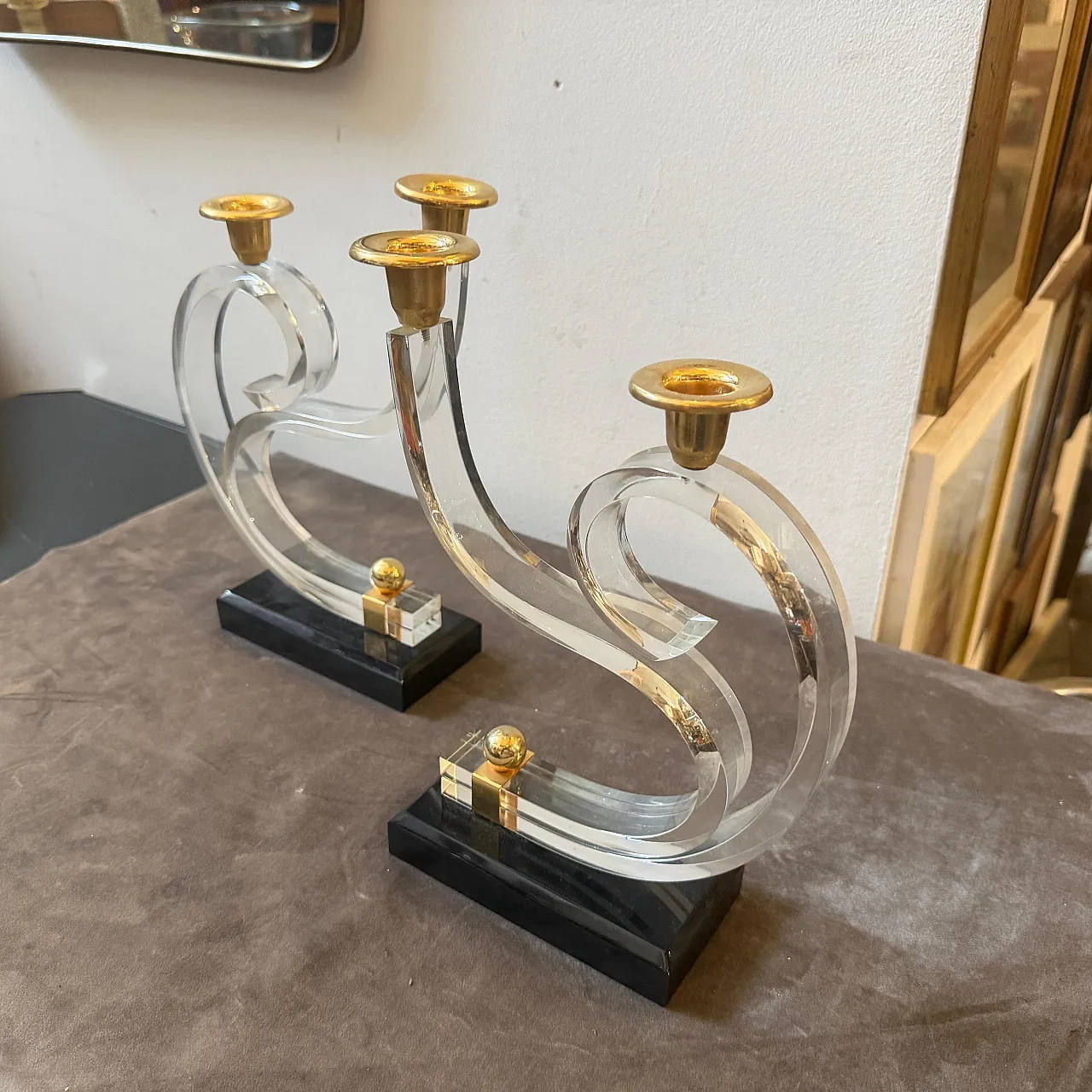 Pair of Mid-Century Modern lucite and brass candlesticks, 1970s 5
