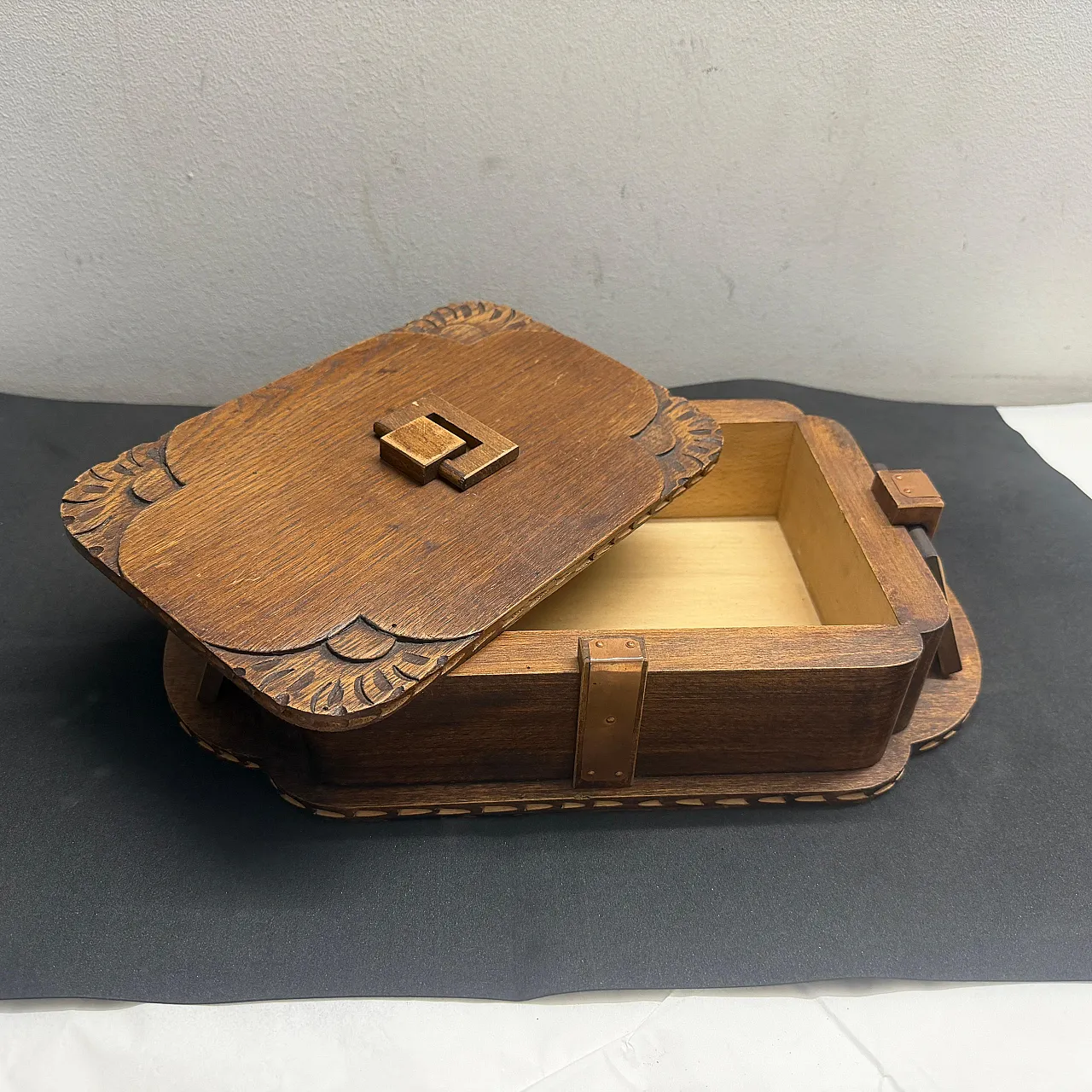 Art Deco hand-carved oak, maple wood and brass huge box, 1930s 10