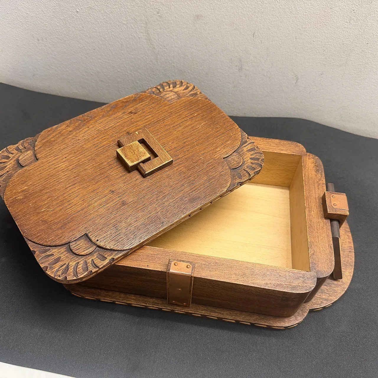 Art Deco hand-carved oak, maple wood and brass huge box, 1930s 12
