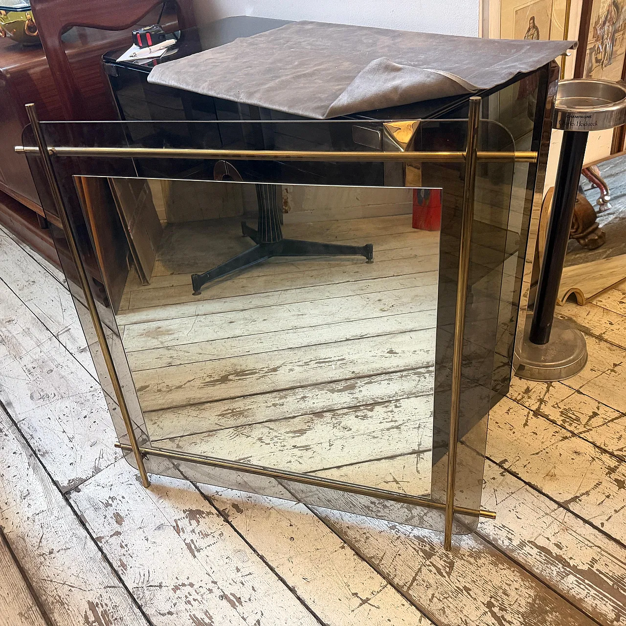Specchio da parete in vetro fumé e ottone di Renato Zevi, anni '70 11