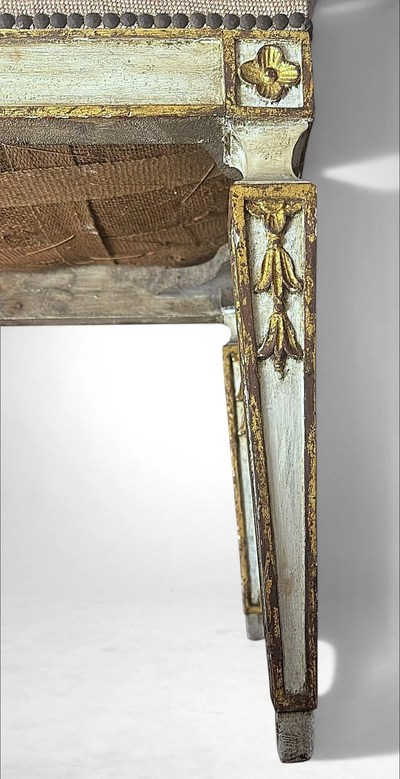 Divano in legno laccato con rivestimento in ricamo a punto croce, '800 17