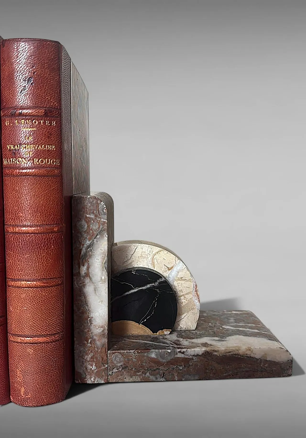 Pair of Art Deco bookends in polychrome marble, 1930s 10