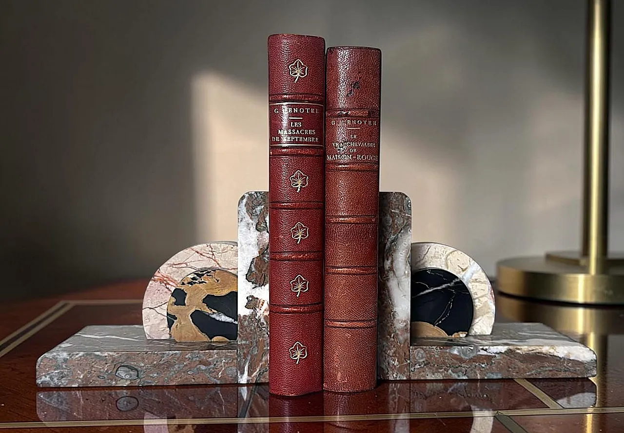 Pair of Art Deco bookends in polychrome marble, 1930s 19