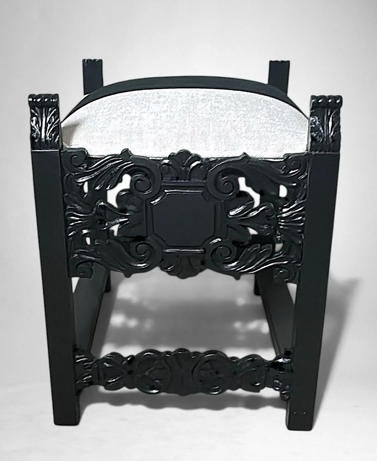 Neo-Renaissance style bench carved eood and linen blend, 19th century 2