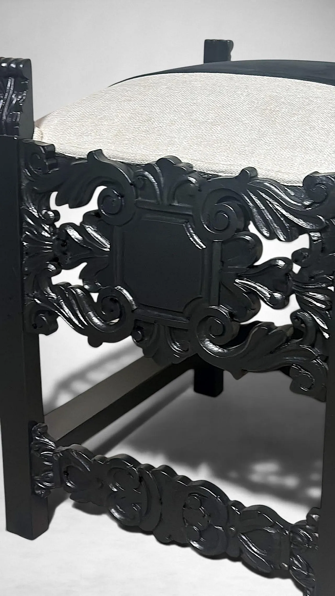 Neo-Renaissance style bench carved eood and linen blend, 19th century 9