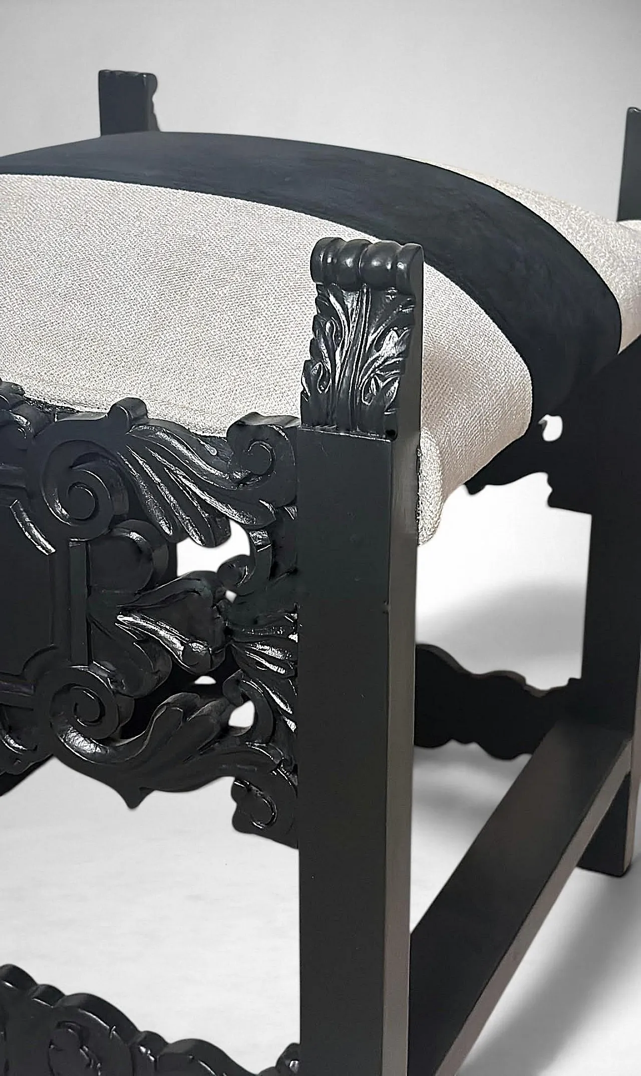 Neo-Renaissance style bench carved eood and linen blend, 19th century 10